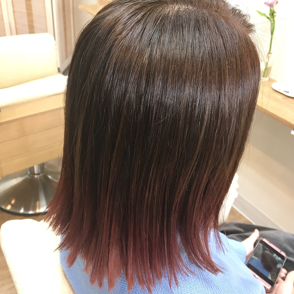 切りっぱなしボブにグラデーションカラー